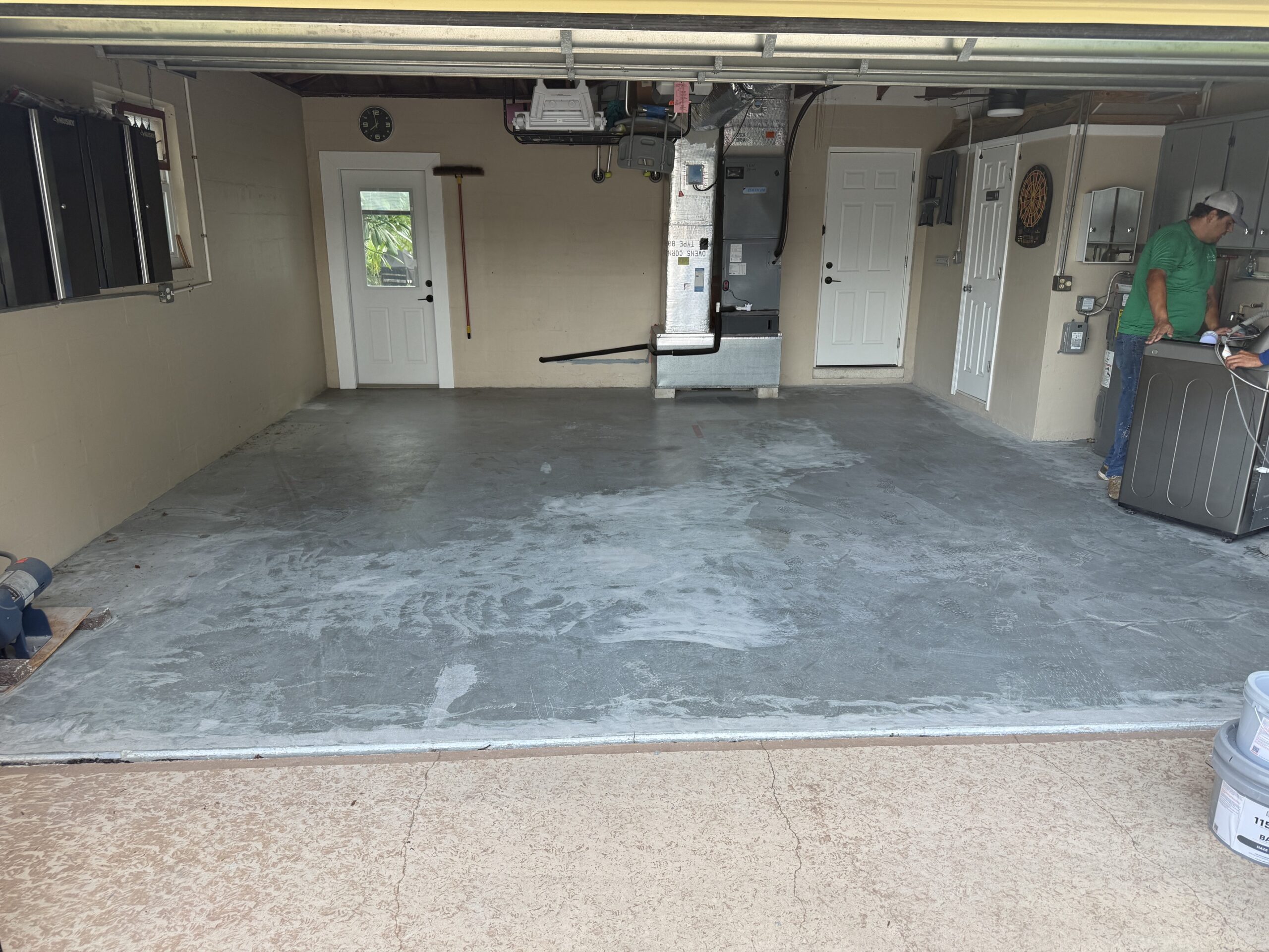 Two-car garage floor in Seminole before the Domino flake coating was installed